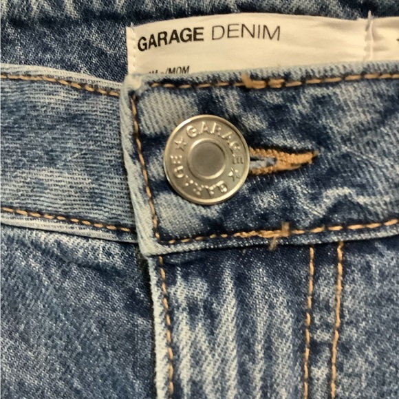 Garage Mom jeans with distressed hems - Picture 3 of 10